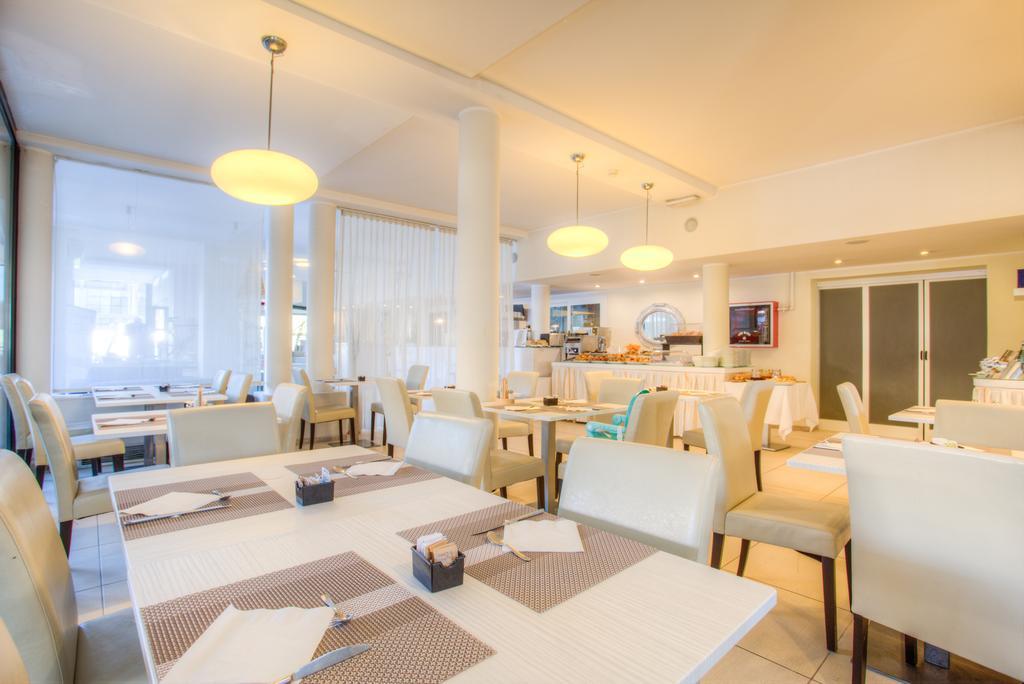 Ferretti Beach Hotel Rimini Esterno foto