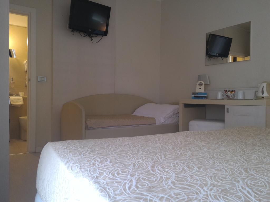 Ferretti Beach Hotel Rimini Esterno foto