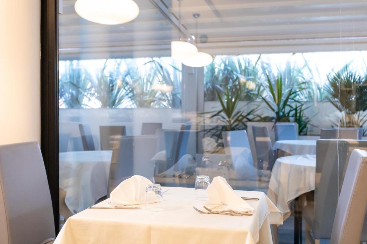Ferretti Beach Hotel Rimini Esterno foto