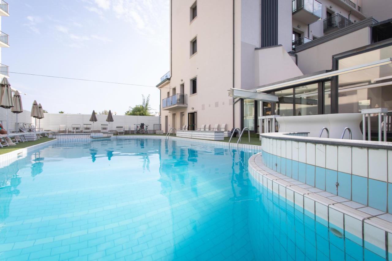 Ferretti Beach Hotel Rimini Esterno foto